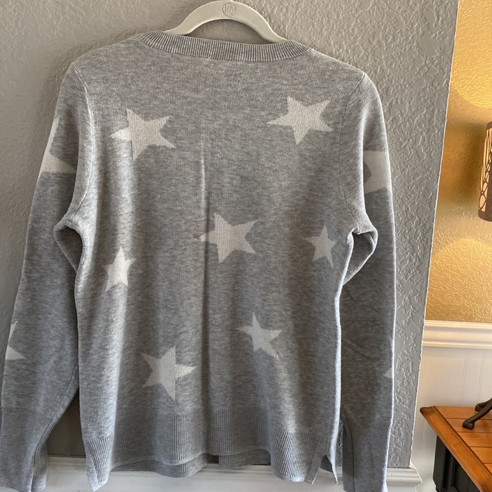 Ladies pull over “light “ sweater size S (but fits more like a M) gray/white - Picture 10 of 14